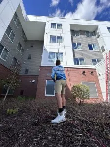 Hiring Window Cleaners? What You Should Know